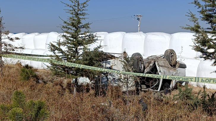 Takla atan otomobilin sürücüsü öldü, arkadaşı ağır yaralandı