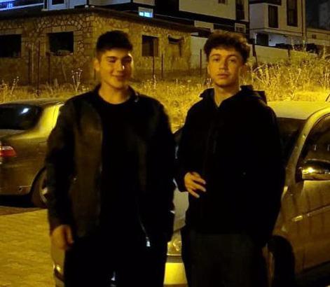 Ağaca çarpan otomobil ikiye bölündü: 2 ölü, 1 yaralı / Ek fotoğraf