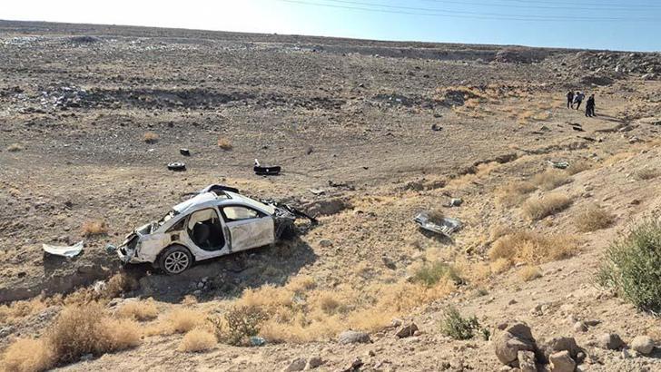 Niğde'de otomobil şarampole yuvarlandı: 2 ölü,1 yaralı