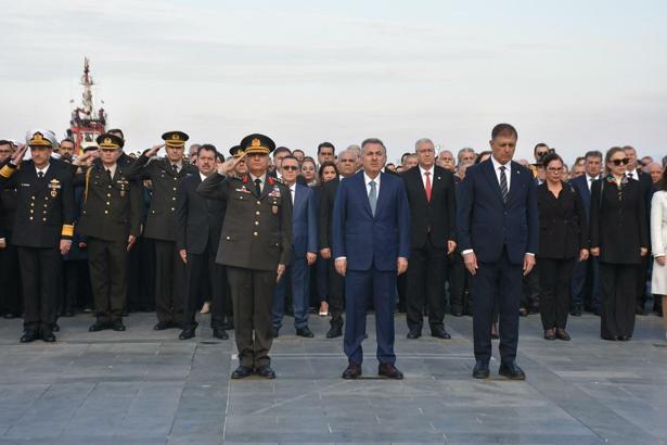 Ulu Önder Mustafa Kemal Atatürk, İzmir'de anıldı