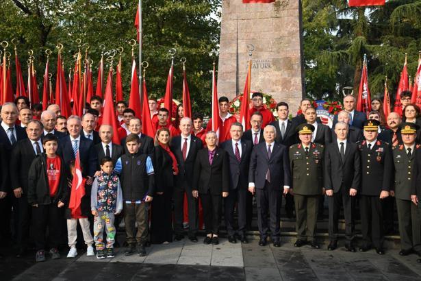 Büyük Önder Atatürk Trabzon'da törenle anıldı