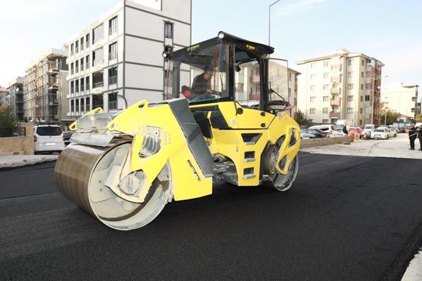 İpekyolu Belediyesi asfaltlama çalışmalarını sürdürüyor