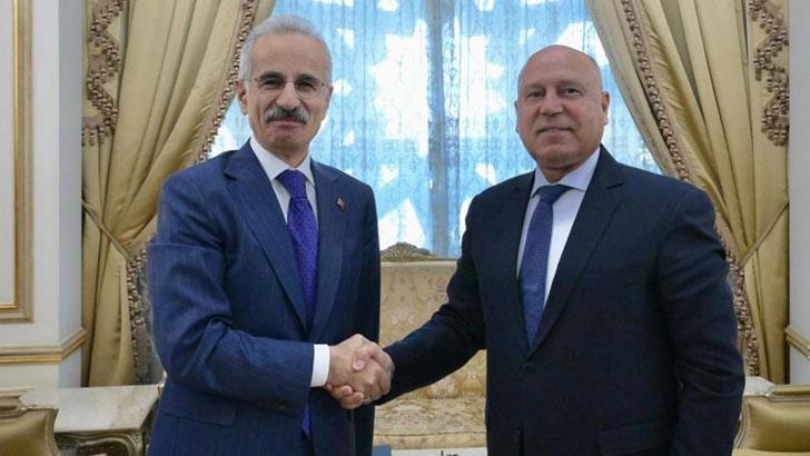 Bakan Uraloğlu, Mısır Ulaştırma Bakanı El-Vezir ile bir araya geldi