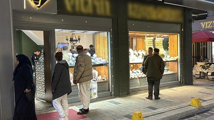 Ordu’da kuyumcunun dalgınlığından faydalanıp, 2 milyon liralık altını çaldı