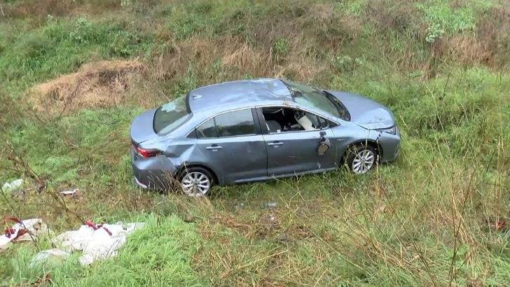 Beşiktaş'ta otomobil şarampole yuvarlandı