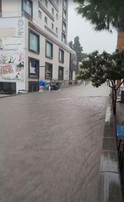 İzmir'de sağanak etkili oldu (2)