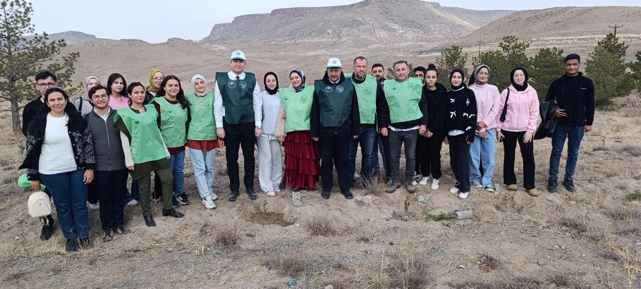 Yeşilhisar ilçesinde bin fidan, toprakla buluşturuldu