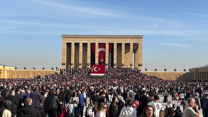 10 Kasım'da Anıtkabir'i 1 milyon 219 bin kişi ziyaret etti