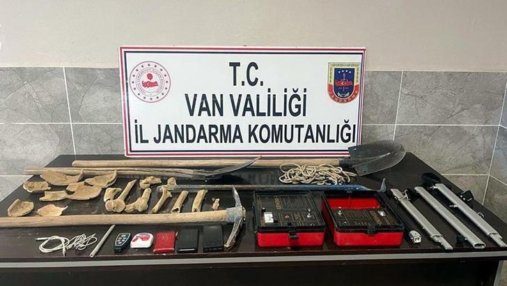 Van'da izinsiz kazı yapan 5 kişiye suçüstü