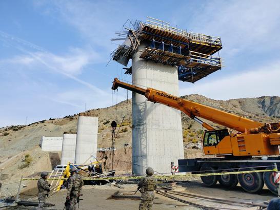 Diyarbakır'da viyadük inşaatında iskele çöktü; 3 ölü, 2 yaralı (3)