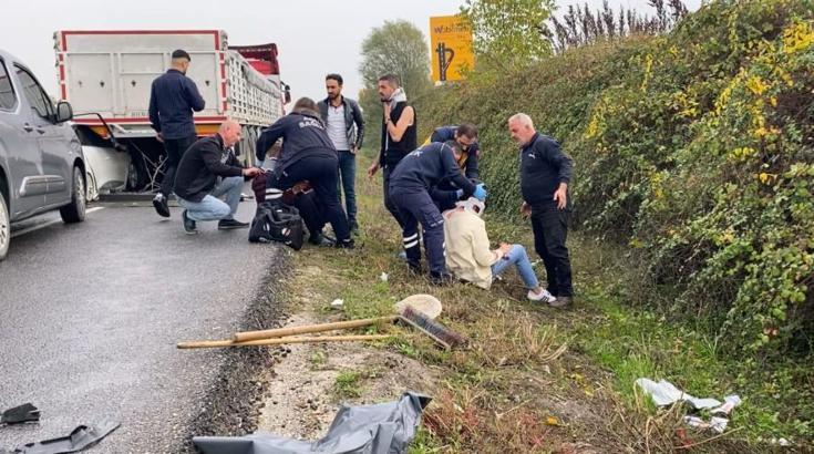 Otomobil TIR’ın altına girdi; yaralı sürücü, hastaneye gelen annesini sakinleştirmeye çalıştı
