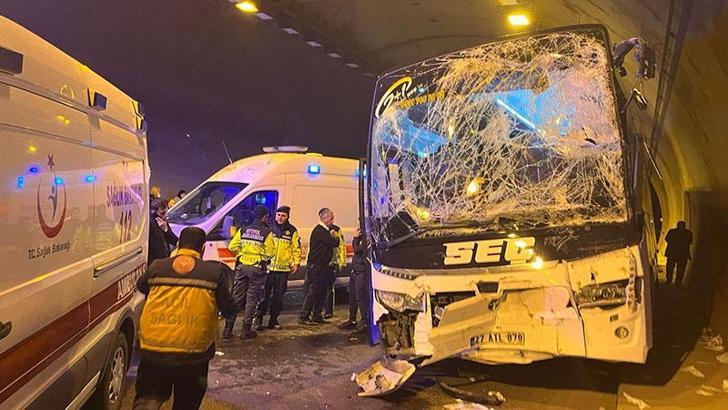 Osmaniye’de yolcu otobüsü ile TIR, tünelde çarpıştı: 5 yaralı
