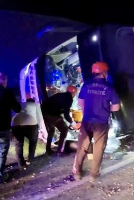 Osmaniye’de yolcu otobüsü devrildi