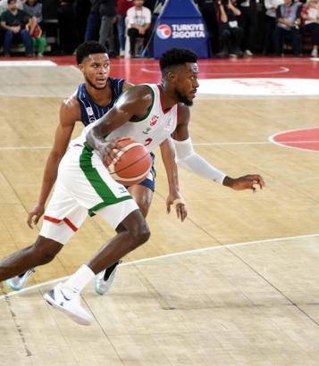 Karşıyaka'da Moore takımdan ayrıldı