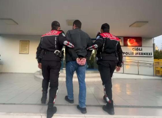 İzmir'de hakkında 40 yıl 10 ay 15 gün kesinleşmiş hapis cezası bulunan firari hükümlü yakalandı