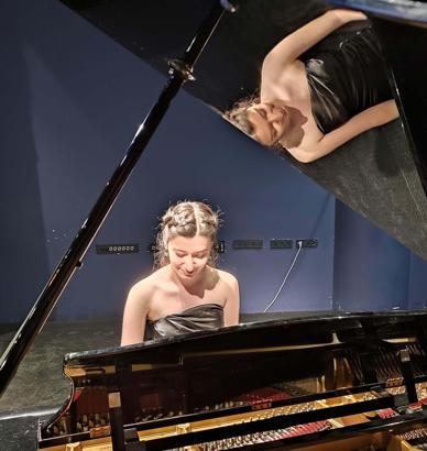 17 yıl önce prematüre olarak tedavi gördüğü hastanede, doktoruyla konser verecek