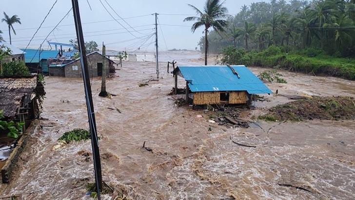 Filipinler'de Fung-wong Tayfunu’nda hayatını kaybedenlerin sayısı 27’ye yükseldi