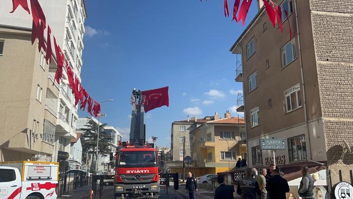 Niğdeli şehidin babaevine Türk bayrakları asıldı / Video eklendi