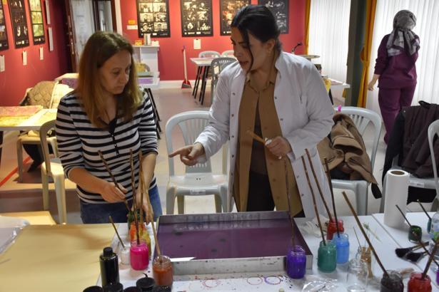 Ebru sanatı Karacabey'de yeniden hayat buluyor