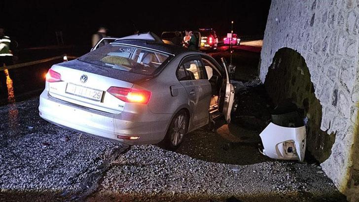 Sivas'ta otomobiller çarpıştı: 1 ölü, 2 yaralı