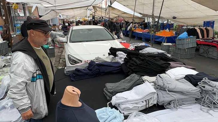 Avcılar'da pazarda unutulan araçlar nedeniyle esnaf tezgah açamadı