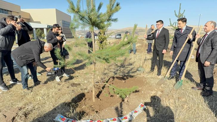 Şavşat'ın toprağı Karabağ şehitleri anısına fidanla buluştu