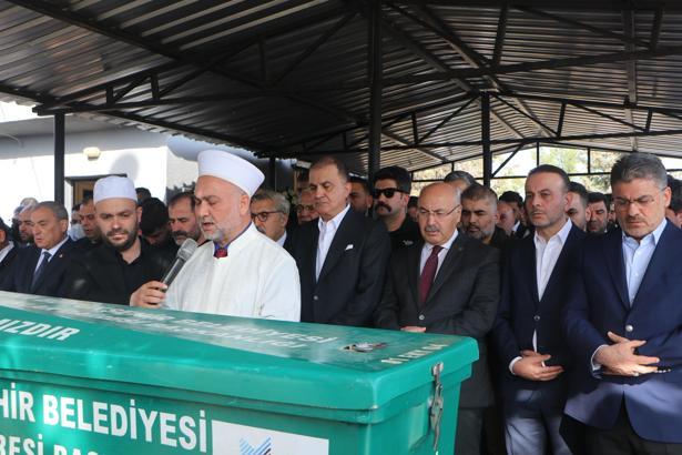 AK Parti Sözcüsü Çelik, dayısının cenaze törenine katıldı