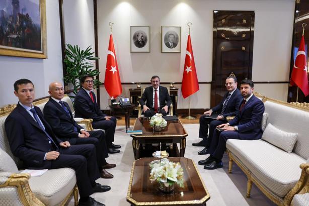 Cumhurbaşkanı Yardımcısı Yılmaz, Kırgızistan Bakanlar Kurulu Başkan Yardımcısı Baysalov ile bir araya geldi