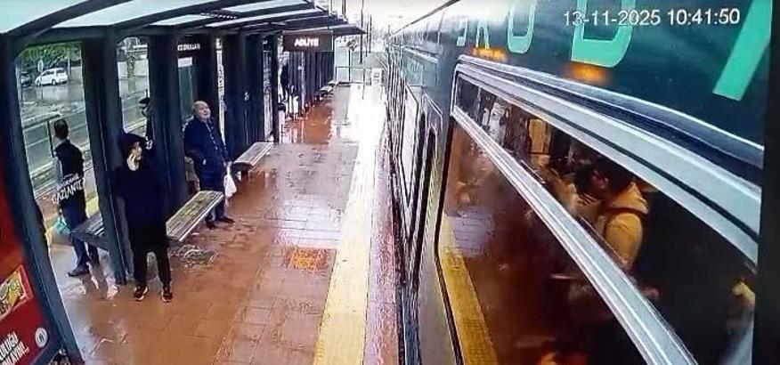 Gaziantep'te seyir halindeki tramvaya yıldırım düştü (2)