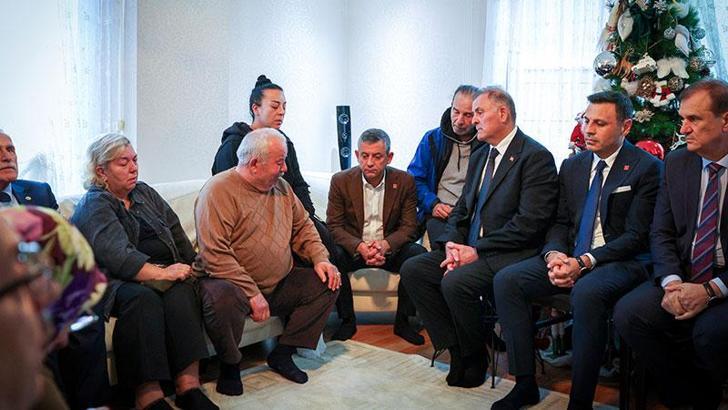 Özgür Özel'den, şehit Gökhan Korkmaz'ın ailesine taziye ziyareti