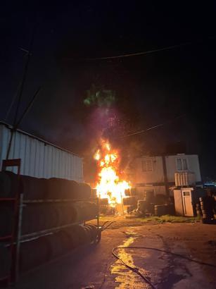 İstanbul - Başakşehir'de işçilerin ısınmak için yaktığı soba yangına neden oldu