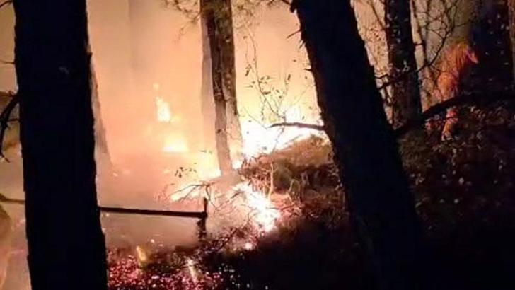 Hatay’da yıldırım düşmesi sonucu çıkan orman yangını, 12 saatte kontrol altına alındı