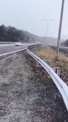 Bolu’da otoyol geçişinde kar yağdı