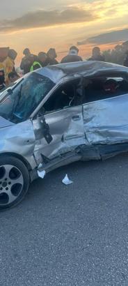 Otomobille kamyonet çarpıştı: 2 yaralı