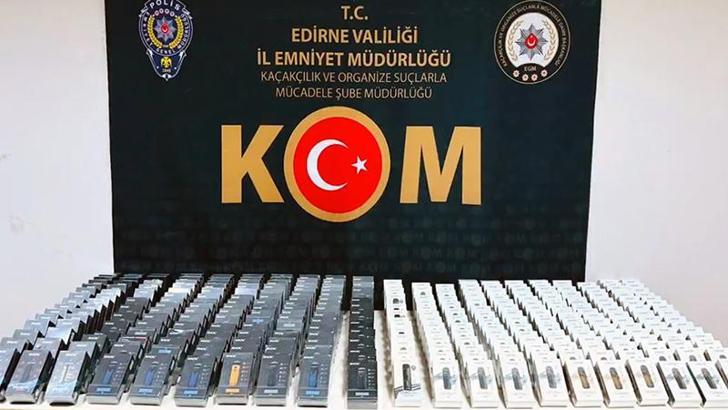 Otomobilinde 500 adet elektronik sigara ele geçirilen sürücü gözaltında