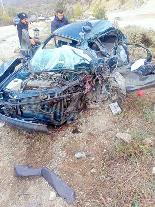 Kamyon ile otomobil çarpıştı: 1 ölü 1 yaralı