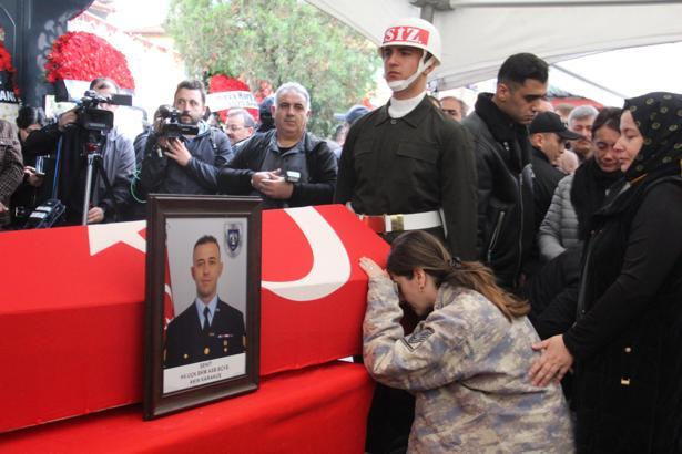 Şehit Astsubay Başçavuş Akın Karakuş, Sakarya'da son yolculuğuna uğurlandı (2)