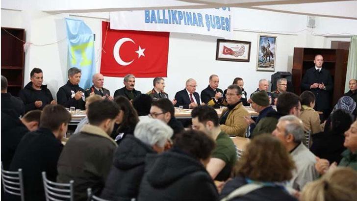 Bakan Güler, Şehit Pilot Cüneyt Kandemir’in evine taziye ziyaretinde bulundu