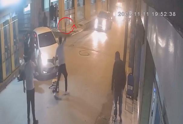 İzmir'de 1 kişinin öldüğü, 3 kişinin de yaralandığı olayın görüntüleri ortaya çıktı