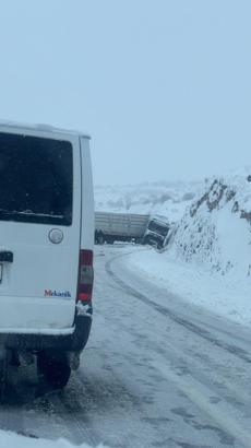 Nevşehir'de maddi hasarlı kazalar nedeniyle bazı yollarda trafik durdu