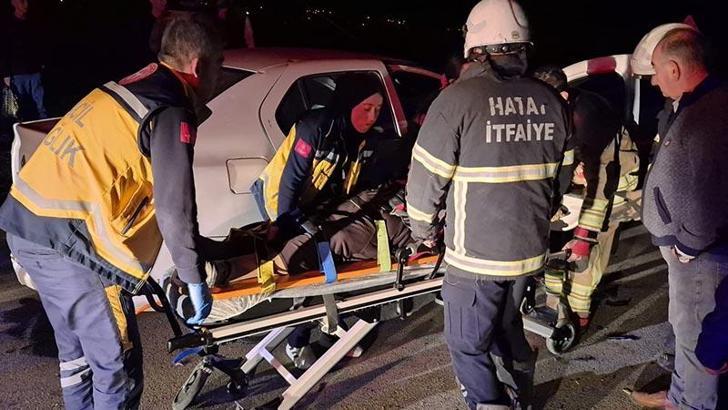 Hatay'da iki otomobil çarpıştı: 4 yaralı