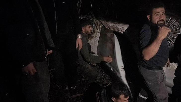 Hatay’da polisten kaçarken kazaya yapan otomobilde 9 kaçak göçmen yakalandı