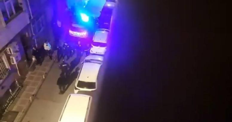 İstanbul - Bayrampaşa'da bir kişi tüfekle etrafa ateş açtı: 1'i polis 4 yaralı