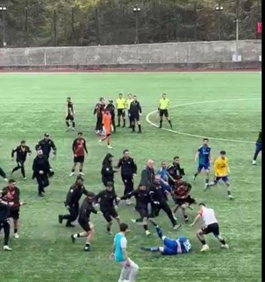 Artvin’de amatör maçta çıkan kavga kamerada