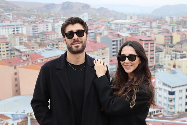 Dizi oyuncusu Öner, nişanlısının memleketi Erzurum'da