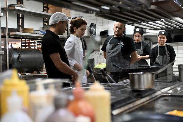 Muratpaşa'da 50 işletmeye Gold Town hijyen bilgilendirmesi yapıldı