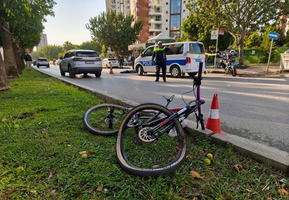 Yaya geçidinde bisikletli çocuğa çarpıp ölümüne neden olan sürücü kaçtı