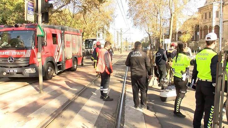 Beyoğlu'nda tramvayın çarptığı motosikletin sürücüsü yaralandı