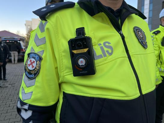 Bingöl’de trafik ekiplerine yaka kamerası dağıtıldı