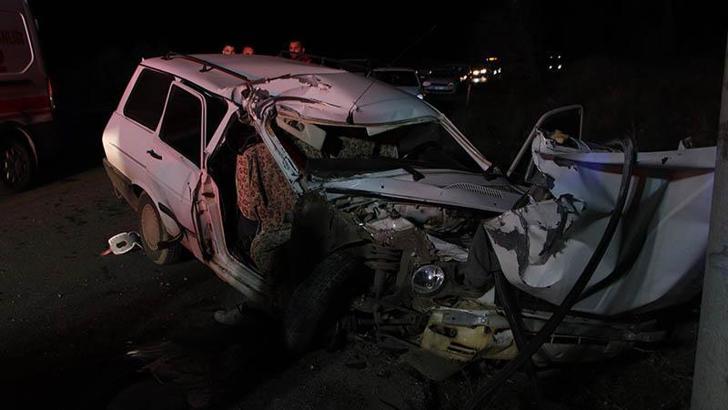 Alkollü babanın kullandığı otomobil elektrik direğine çarptı; Baba ve kızı yaralandı